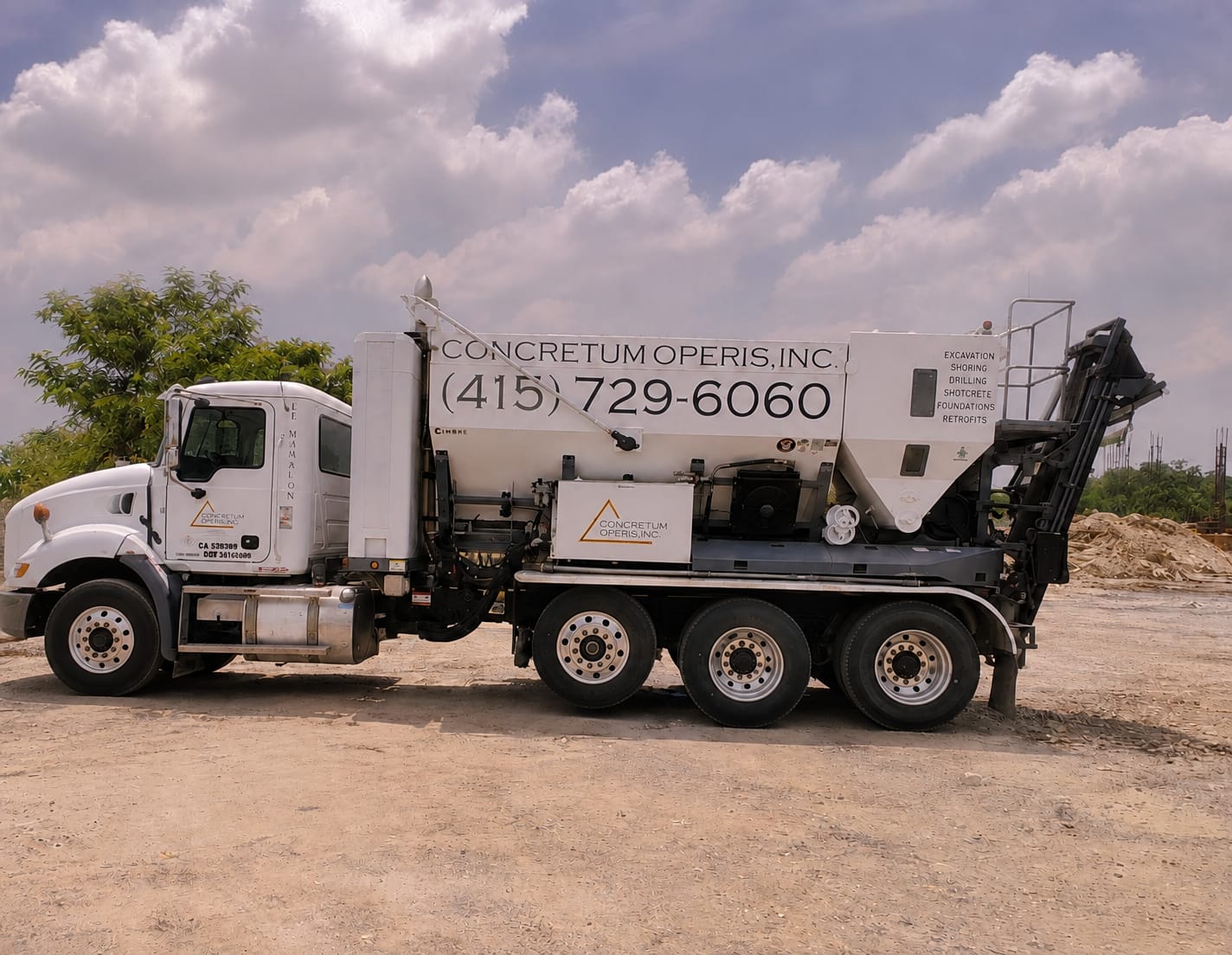 Concretum Operis mixer truck